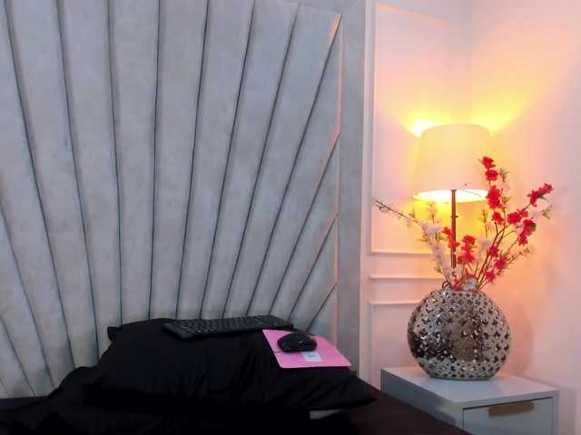 Evaa-Martinez live cam on BongaCams