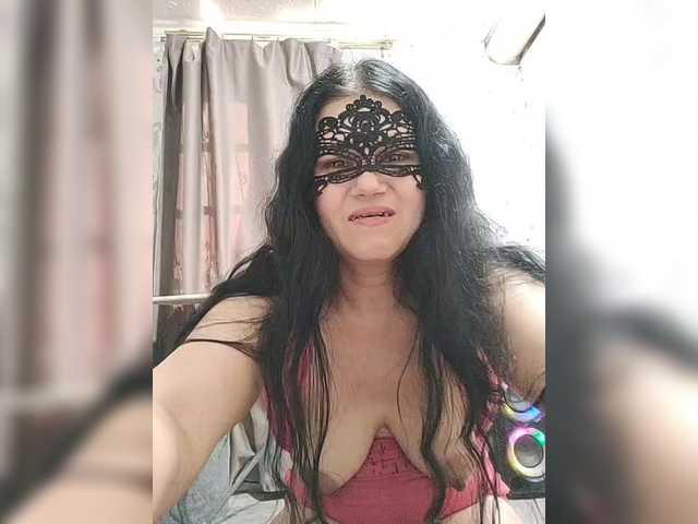 ZulfaMillers live cam on BongaCams
