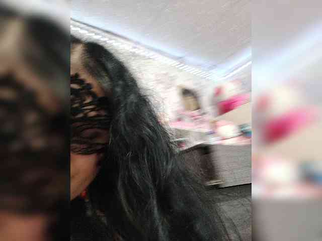 ZulfaMillers webcam