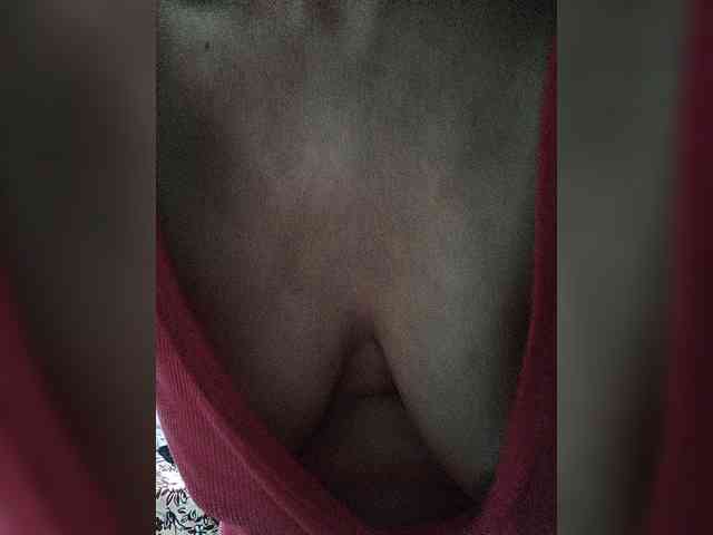 ZulfaMillers webcam