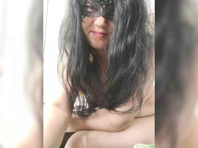 ZulfaMillers webcam