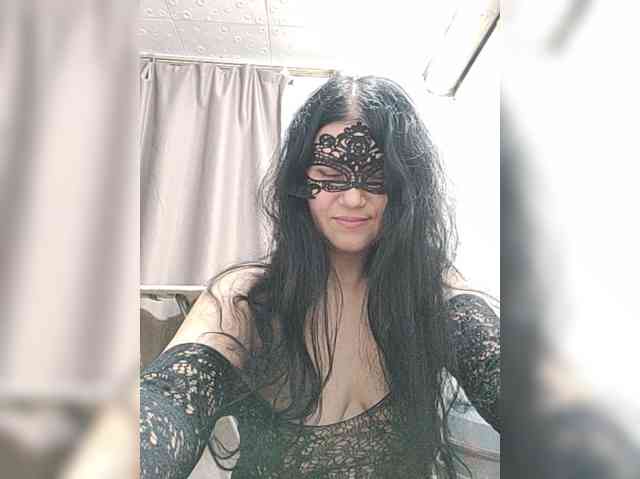 ZulfaMillers webcam