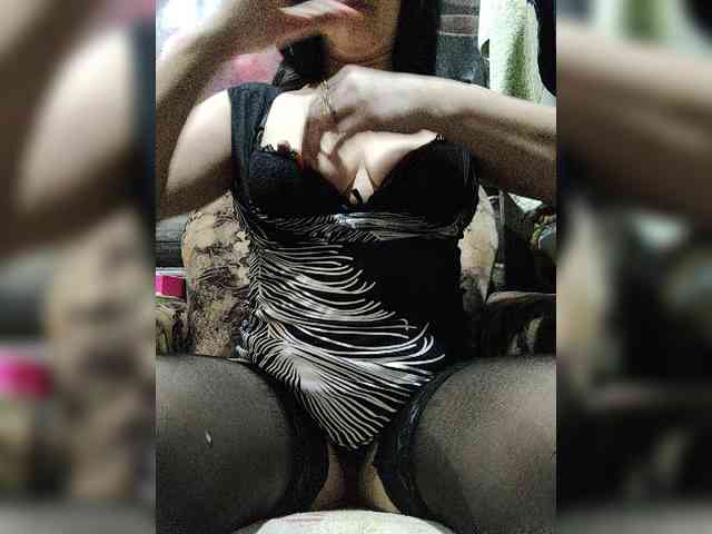 ZulfaMillers webcam