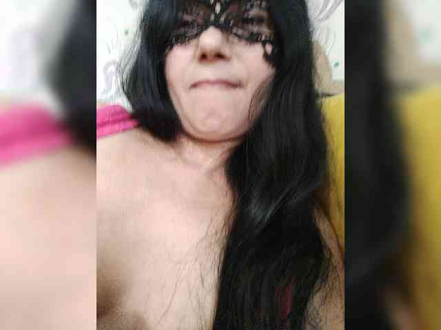 ZulfaMillers webcam