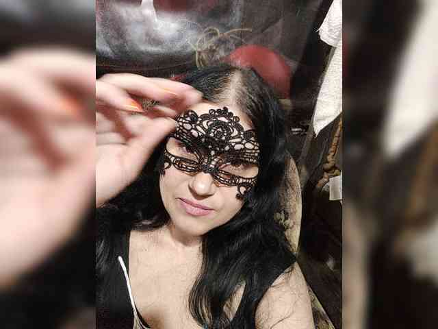 ZulfaMillers webcam