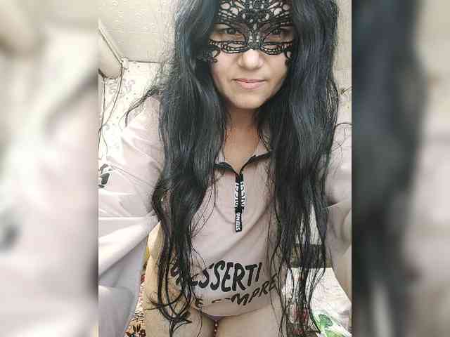 ZulfaMillers webcam