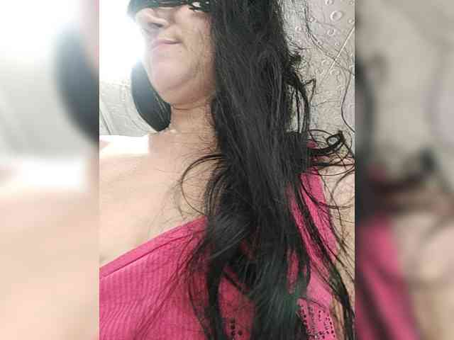 ZulfaMillers webcam