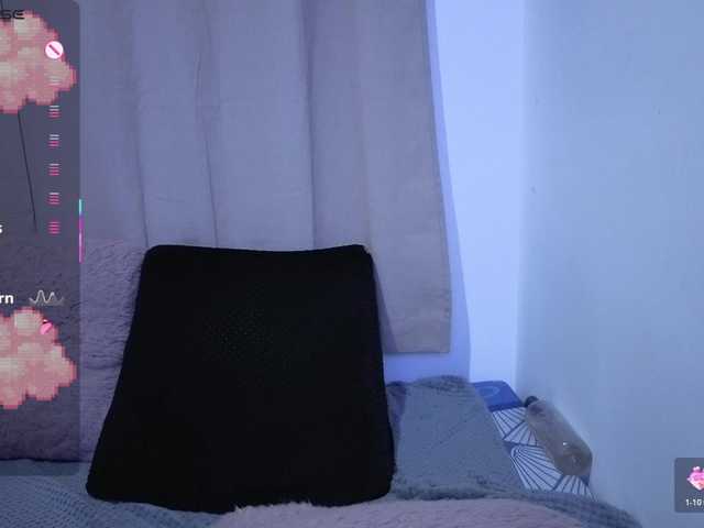 Lesliee22 live cam on UnifiedCams