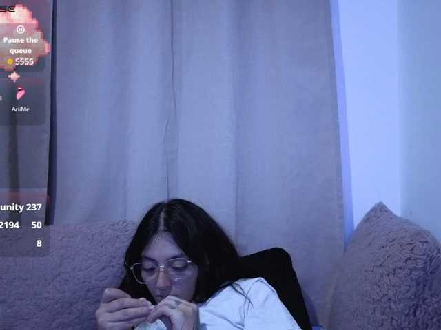 Lesliee22 live cam preview