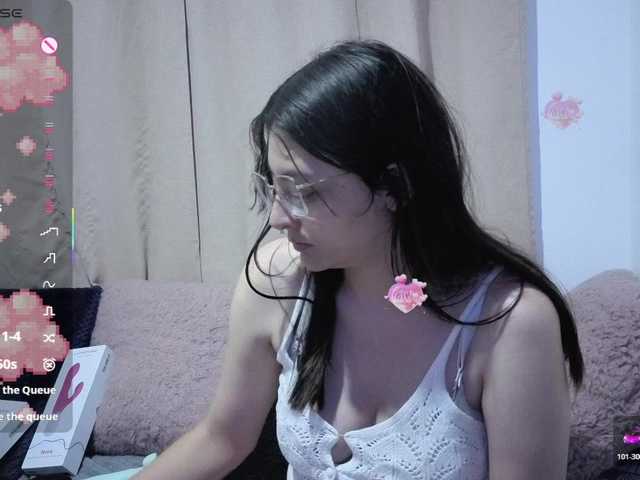 Lesliee22 live webcam show