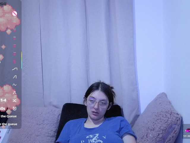 Lesliee22 live cam on BongaCams