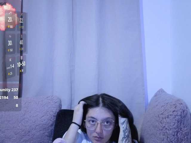 Lesliee22 live cam on BongaCams