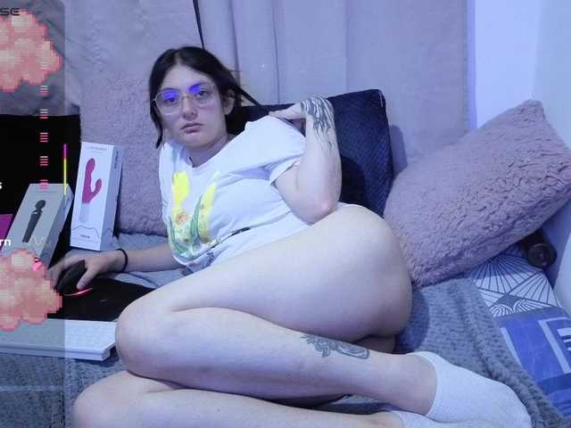 Lesliee22 live cam on BongaCams
