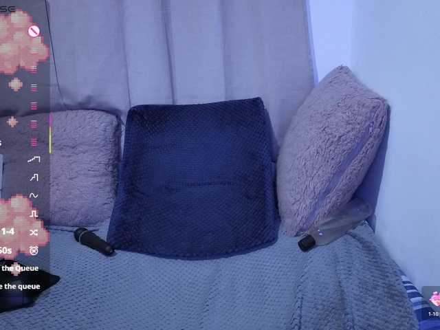 Lesliee22 live cam on BongaCams