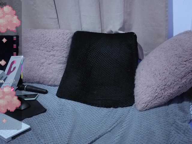 Lesliee22 live cam on BongaCams