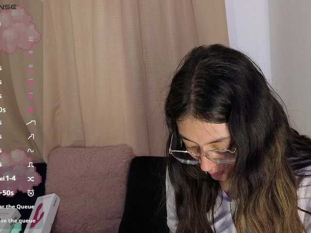 Lesliee22's BongaCams show and profile