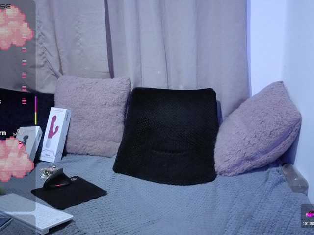 Lesliee22 live cam on BongaCams
