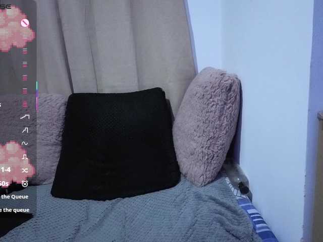 Lesliee22 live cam on BongaCams