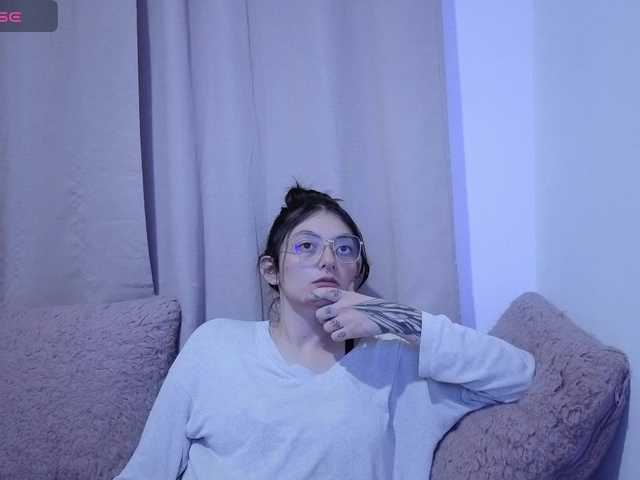 Lesliee22 live cam on BongaCams
