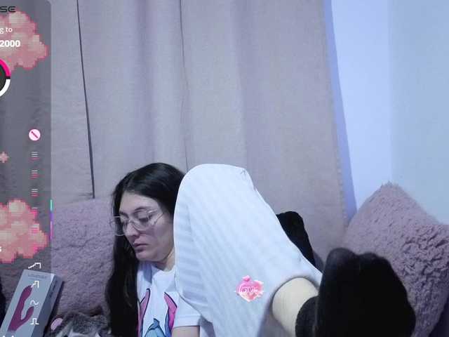 Lesliee22 live cam on BongaCams