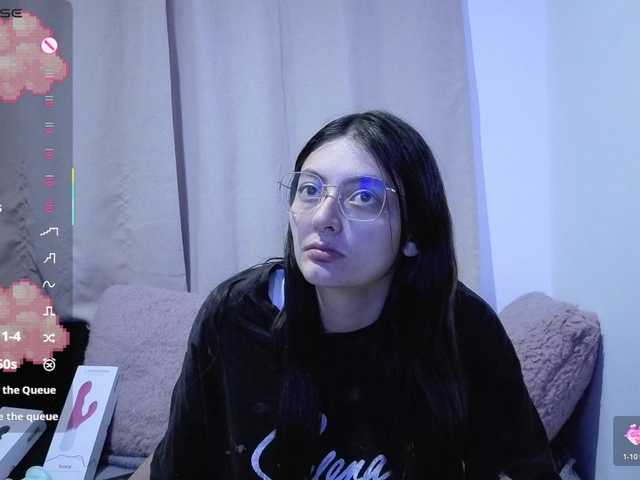 Lesliee22 live cam on BongaCams