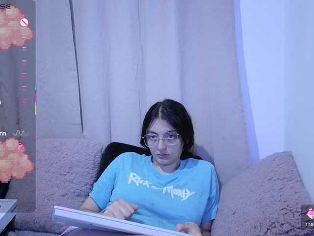 Lesliee22 live cam on UnifiedCams
