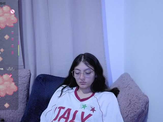 Lesliee22 live cam