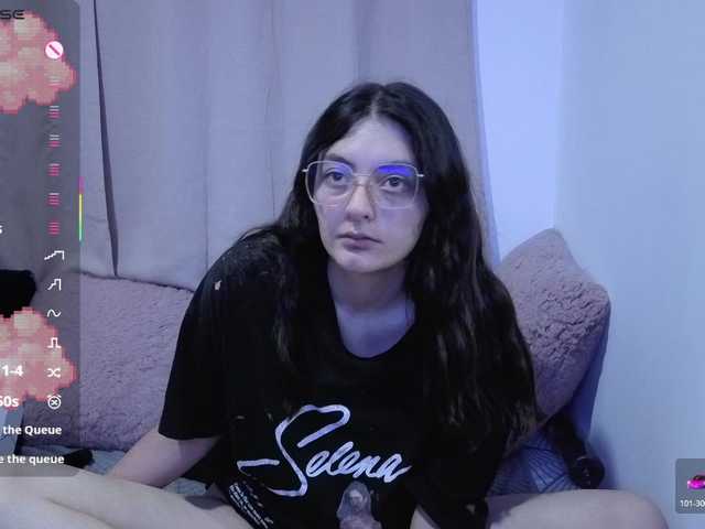 Lesliee22 live cam on BongaCams