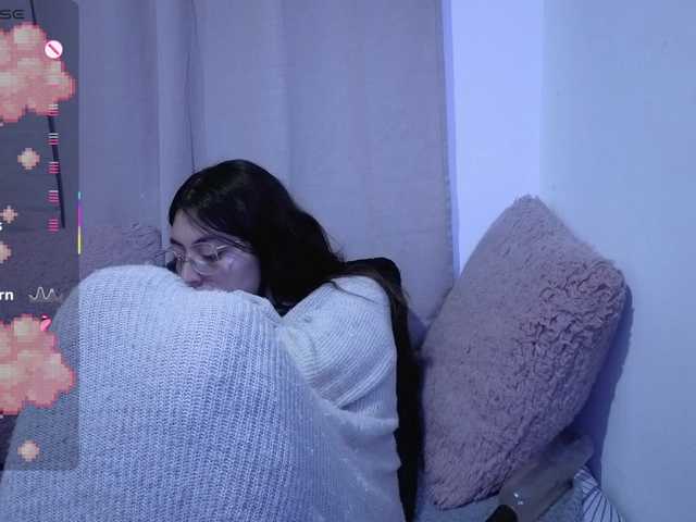Lesliee22 live cam on BongaCams
