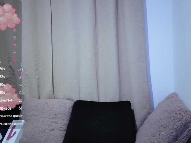 Lesliee22 live cam on BongaCams
