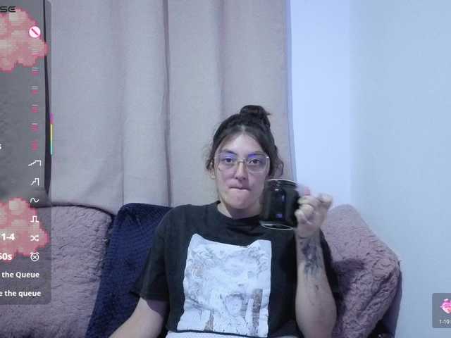 Lesliee22 live cam on BongaCams