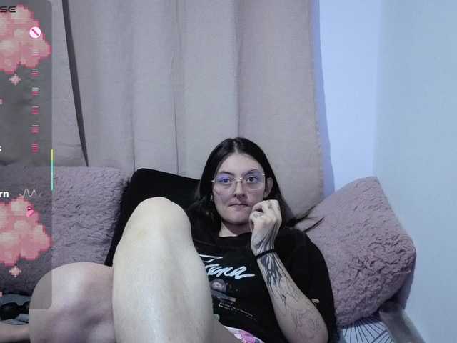 Lesliee22 live cam on BongaCams