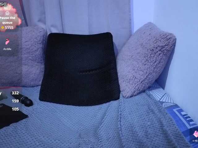 Lesliee22 live cam on BongaCams