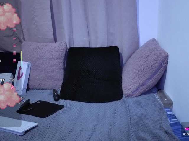 Lesliee22 live cam on BongaCams