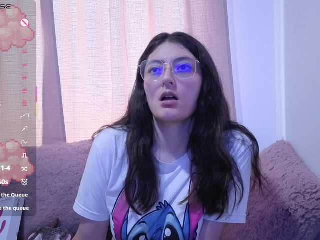 Chat with Lesliee22 live cam