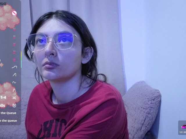Lesliee22 live cam on BongaCams