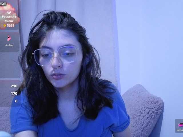 Lesliee22 live cam on BongaCams