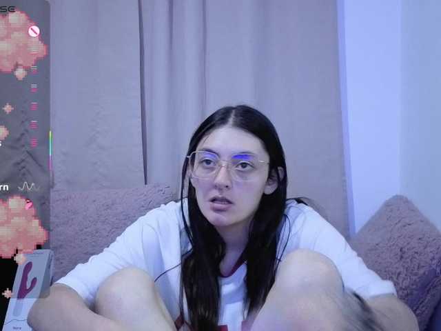 Lesliee22 live cam on BongaCams