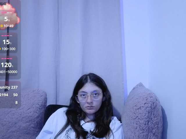 Lesliee22 live cam on BongaCams
