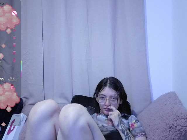 Lesliee22 live cam on BongaCams