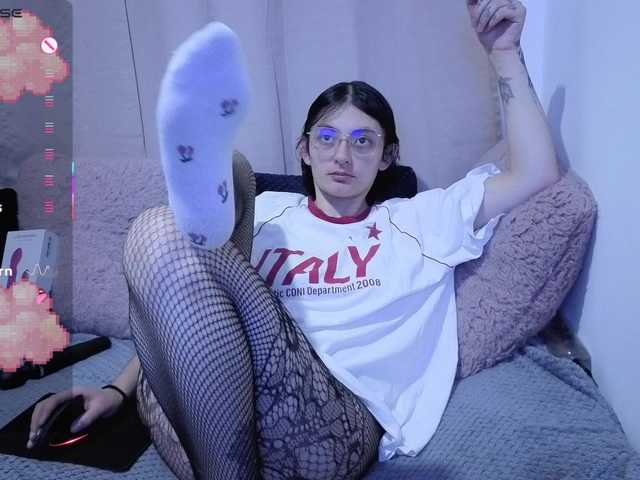 Lesliee22 live cam on BongaCams