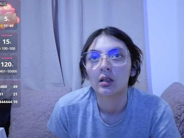 Lesliee22 live cam on BongaCams