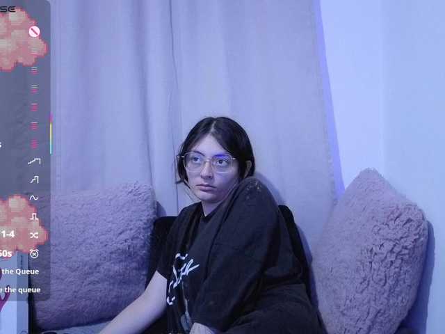 Lesliee22 live cam on BongaCams