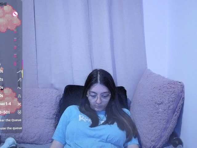 Lesliee22 live cam on BongaCams