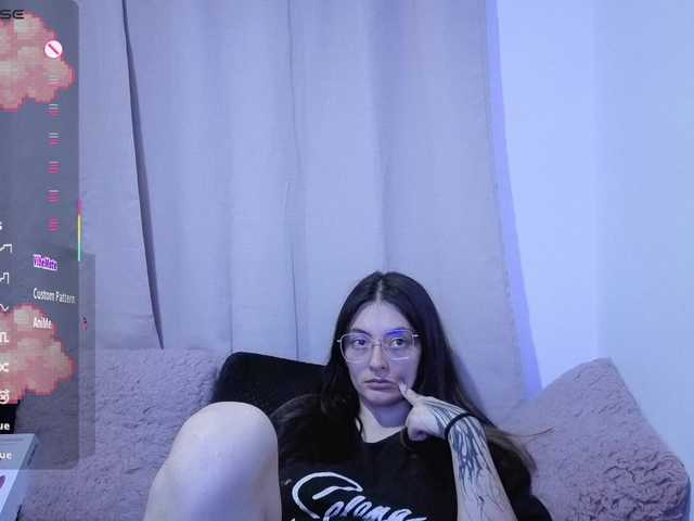 Lesliee22 live cam on BongaCams