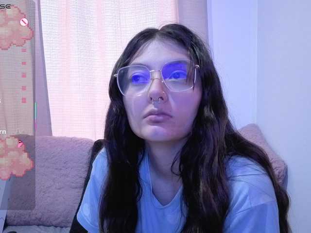 Lesliee22 live cam on BongaCams