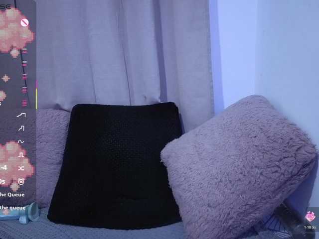 Lesliee22 live cam on BongaCams
