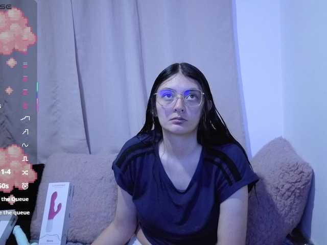 Lesliee22 live cam on BongaCams