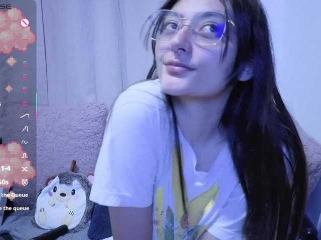 Lesliee22 live cam on BongaCams