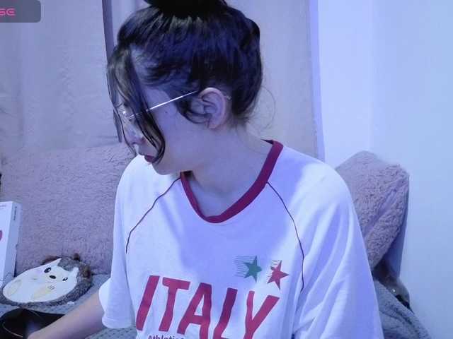 Lesliee22 live cam on BongaCams